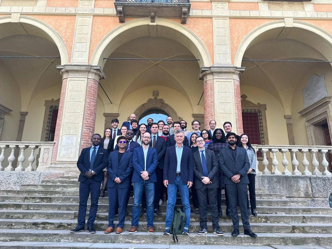 Macri estuvo en la Bologna Business School dando una clase de liderazgo